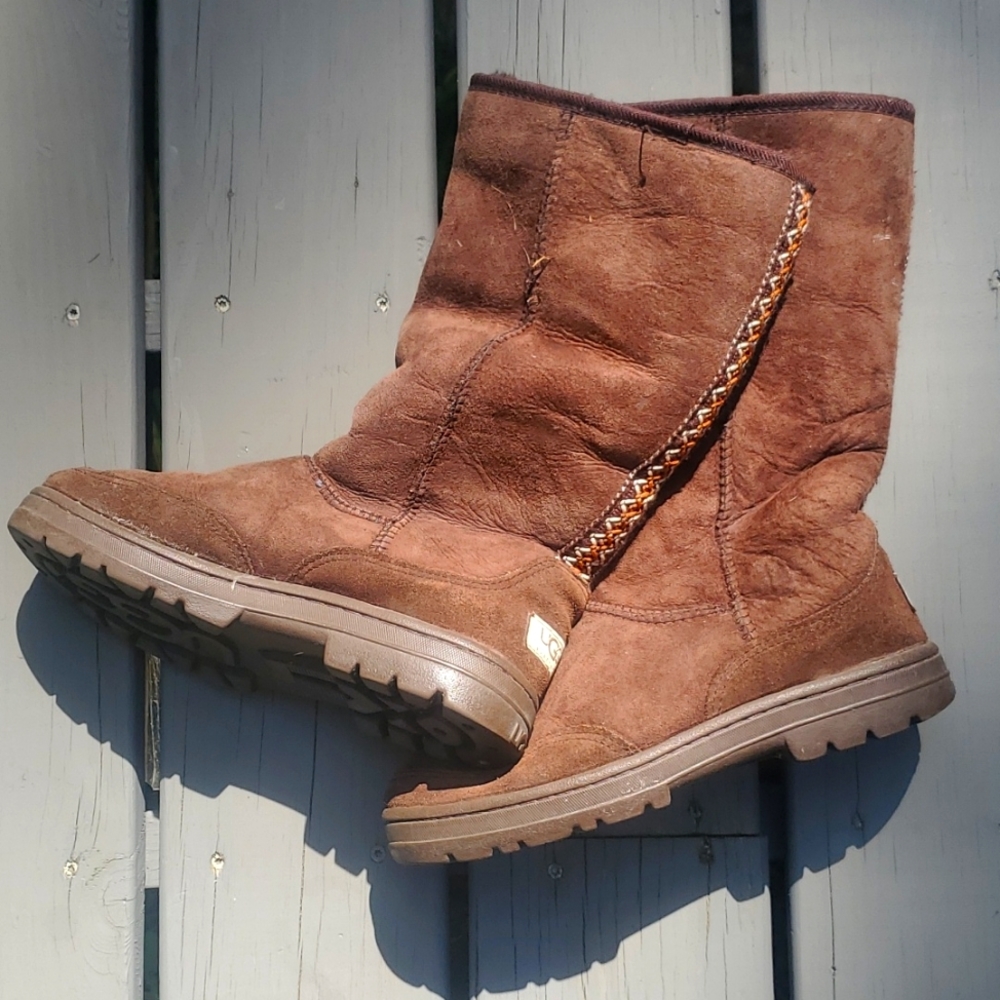 Brown like new tall Ugg boots. Size 8